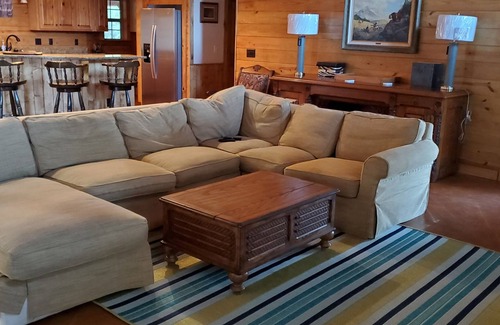 Woodville Cabin | Beautiful Montana Spruce Log Home in Historic Antiques Corridor
