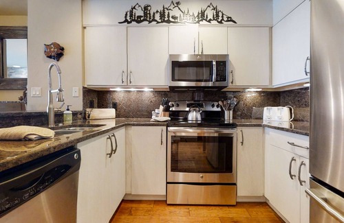 Steamboat Springs Condo | Beautiful mountain condo w/bonus den & shared pools, hot tubs & winter shuttle
