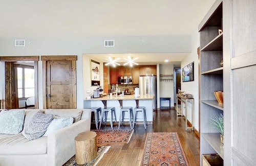 Steamboat Springs Condo | Beautiful Mountain Condo Near Ski Resort w/Shared Pool/Hot Tub, WiFi, AC, & W/D