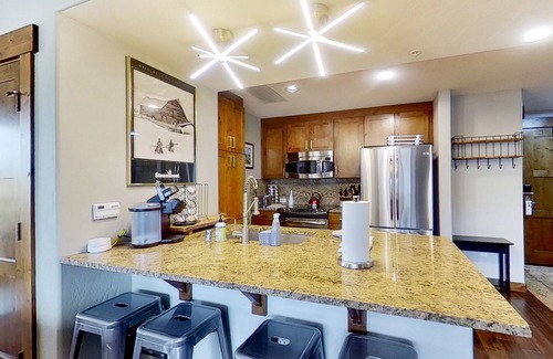 Steamboat Springs Condo | Beautiful Mountain Condo Near Ski Resort w/Shared Pool/Hot Tub, WiFi, AC, & W/D