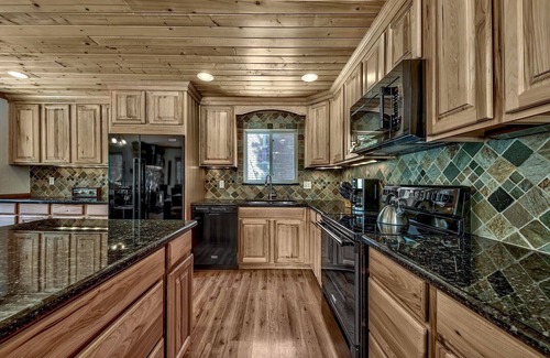 Pioneer Trail House | Beautiful mountain meadow setting! AC, spa, skeeball, shuffleboard, foosball, +