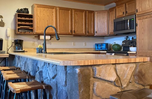 Burnsville House | Beautiful Mount Mitchell Home - Stunning views, decks & hot tub & endless hikes