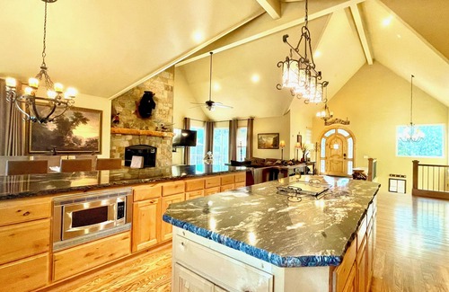 Castle Glen Estates House | Beautiful Mountain Retreat w/Hot Tub, Game Room, minutes away from Skiing/Lake