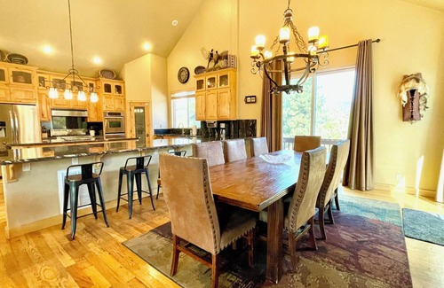 Castle Glen Estates House | Beautiful Mountain Retreat w/Hot Tub, Game Room, minutes away from Skiing/Lake