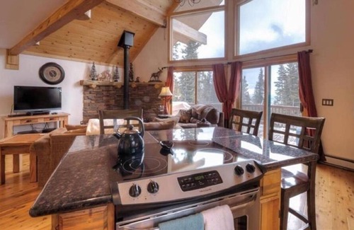 Valley of the Sun House | Beautiful Mountain Cabin w/ Privacy and Mountain Views!
