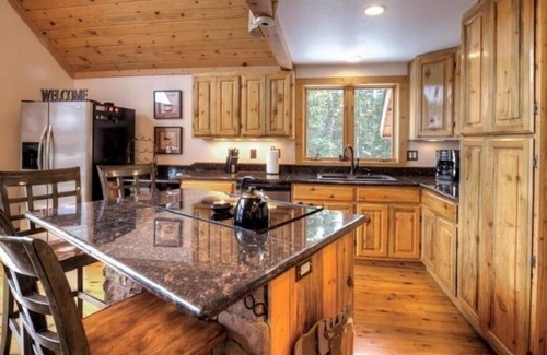 Valley of the Sun House | Beautiful Mountain Cabin w/ Privacy and Mountain Views!