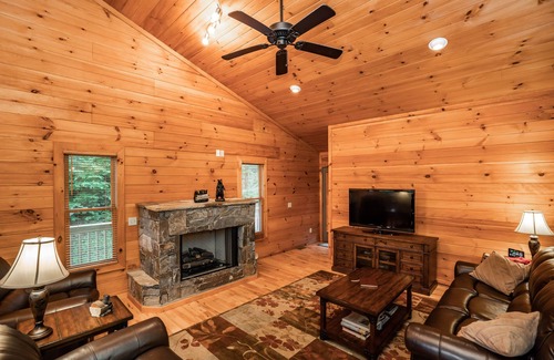 Wolf Laurel Cabin | Beautiful Mountain Getaway Above 4000ft