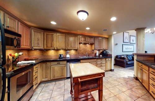 Peak 9 Condo | Beautiful Mountain Home w/Shared Pool & Hot Tub, Fast WiFi, Balcony