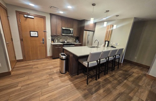 Breckenridge Resort | Beautiful mountain side ski resort with numerous amenities at your disposal.