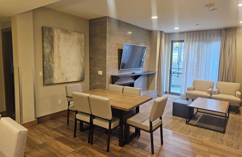 Breckenridge Resort | Beautiful mountain side ski resort with numerous amenities at your disposal.