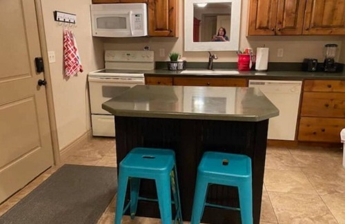 Morgan House | Beautiful Mountain Valley Basement Apt