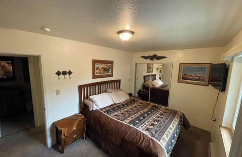 Eagle River House | Beautiful mountain views from this quiet rural home.