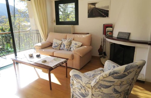 Longanikos House | Beautiful mountain view house with fireplace