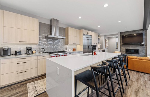Keystone Condo | Beautiful Mountain Views! Private Hot-Tub, Game Room, EV Charging & Elevator!
