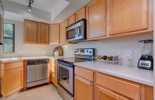 Tucson Condo | Beautiful mountain views from every window