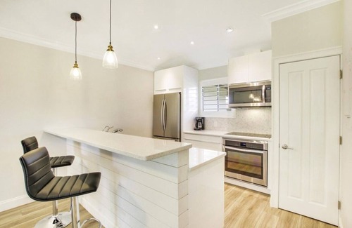 Hunt Club Cottage | beautiful newly renovated golf front cottage, located inside the PGA National
