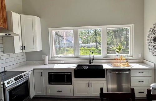 Blacksburg House | Beautiful new 3 bed/3.5 bath home minutes from VT and downtown Blacksburg.