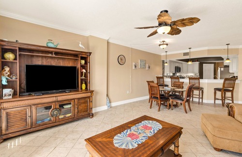 Mexico Beach Condo | Beautiful New Condo with Hot Tub & Pool - Walk to Beach, Snowbirds Welcome