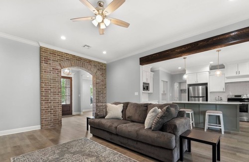 Sulphur House | Beautiful New Construction Home!