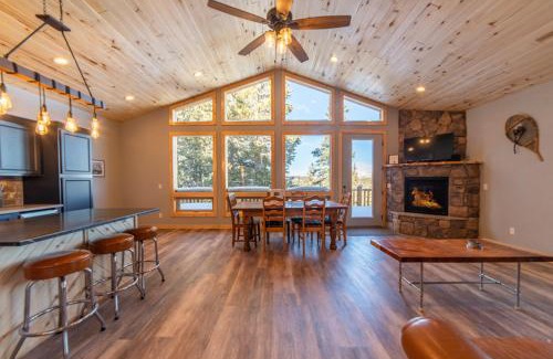 Valley of the Sun House | Beautiful New Construction Home with Great Views and Pool Table - Silverheels Chalet