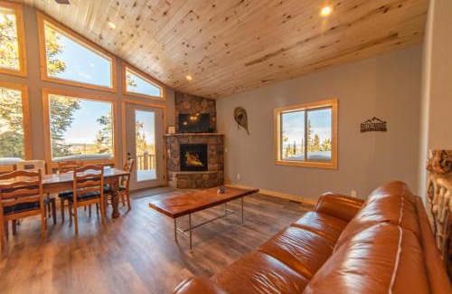 Valley of the Sun House | Beautiful New Construction Home with Great Views and Pool Table - Silverheels Chalet