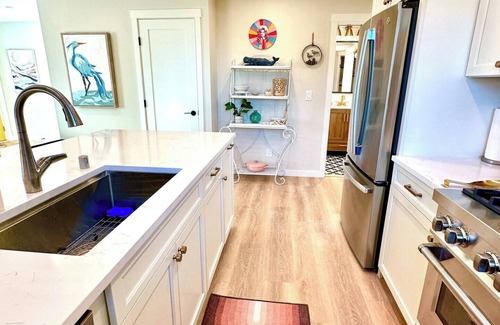 Ocean Shores House | Beautiful new cottage on the canal of Ocean Shores