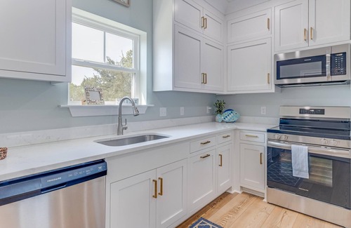 Henderson Point House | Beautiful New Home Near Beach with Pool Sleeps 6