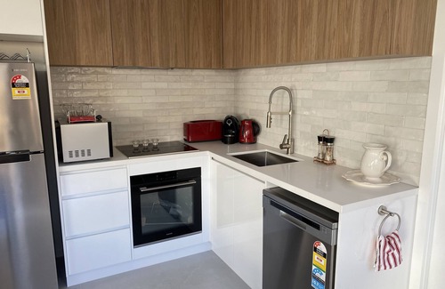 Safety Beach House | Beautiful New Holiday Place 5 Mins To Beach With Gym, Kitchen And Office Nook