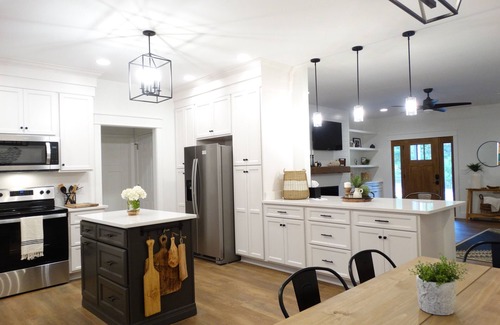 Almo House | Beautiful new home at Kentucky Lake with community pool! Close to Murray State!
