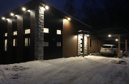 Val Morin House | Beautiful new home in the woods