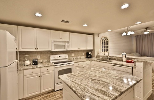 Long Beach Condo | Beautiful newly renovated 3 BR 2 BA at the Majestic!