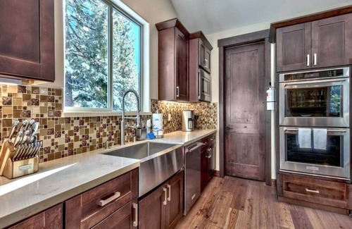 Tahoe Paradise House | Beautiful New Air Conditioned Mountain Retreat