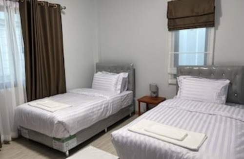 Cha-am Villa | Beautiful new villa by the beach with a pool