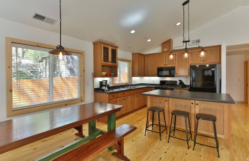 West Village Cabin | Beautiful newer Cabin In The West Village-WiFi/Walk to shops & restaurants