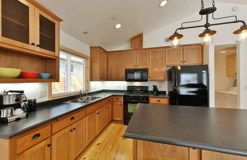 West Village Cabin | Beautiful newer Cabin In The West Village-WiFi/Walk to shops & restaurants