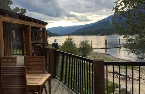 Proctor House | Beautiful Newer Waterfront Home