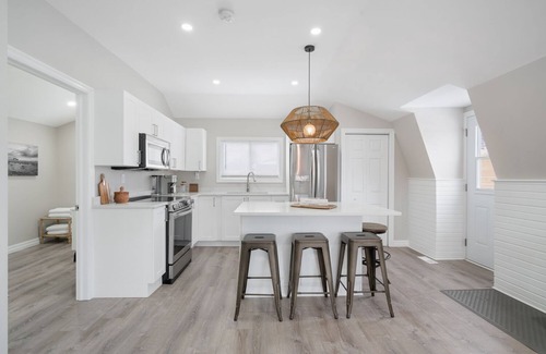 Ontario House | Beautiful newly renovated home w/canal view
