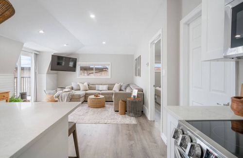 Ontario House | Beautiful newly renovated home w/canal view