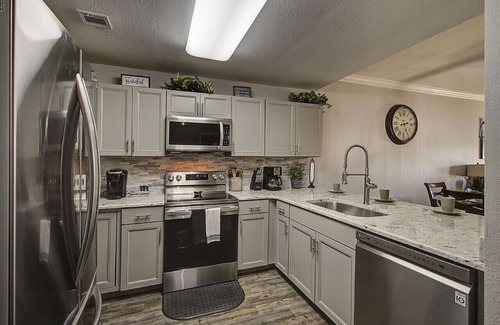 Pigeon Forge Condo | BEAUTIFUL NEWLY REMODELED COZY AND COMFORTABLE UNIT
