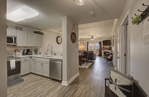 Pigeon Forge Condo | BEAUTIFUL NEWLY REMODELED COZY AND COMFORTABLE UNIT