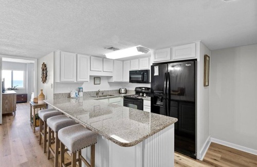 Holiday Isle Condo | Beautiful Newly Redecorated Unit with Gorgeous Gulf Views! (611)