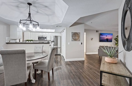 Camelback East Condo | Beautiful newly remodeled 2-Bdrm Biltmore Condo!
