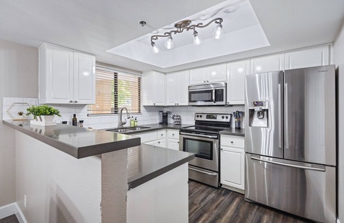Camelback East Condo | Beautiful newly remodeled 2-Bdrm Biltmore Condo!
