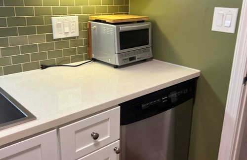 Brookmont Apartment | Beautiful, newly renovated apartment 1 mile from DC on Potomac River