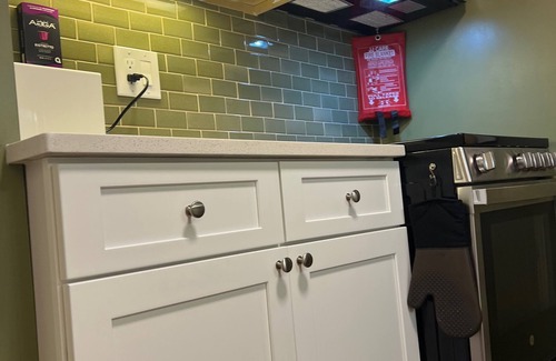 Brookmont Apartment | Beautiful, newly renovated apartment 1 mile from DC on Potomac River