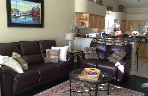 Foothills House | Beautiful Oasis Home on the Ahwatukee Foothills Golf Course with Heated Pool/Spa
