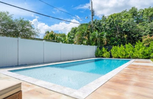 Miami Shores House | Beautiful Oasis Pool 5BR House