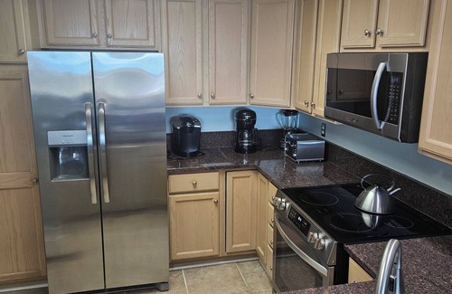 Palmetto Dunes Condo | BEAUTIFUL OCEANFRONT VILLA - BIG-SCREEN TV - NEWLY PAINTED - HIGH-END MATTRESS