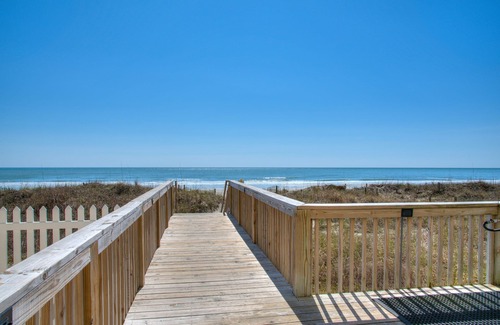 Windy Hill Condo | Beautiful Ocean Front Condo - Winter Discounts!