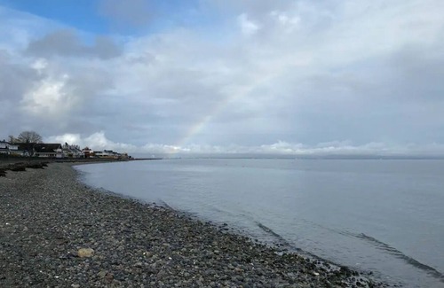 Point Roberts Apartment | Beautiful Ocean and Mountain View Suite.